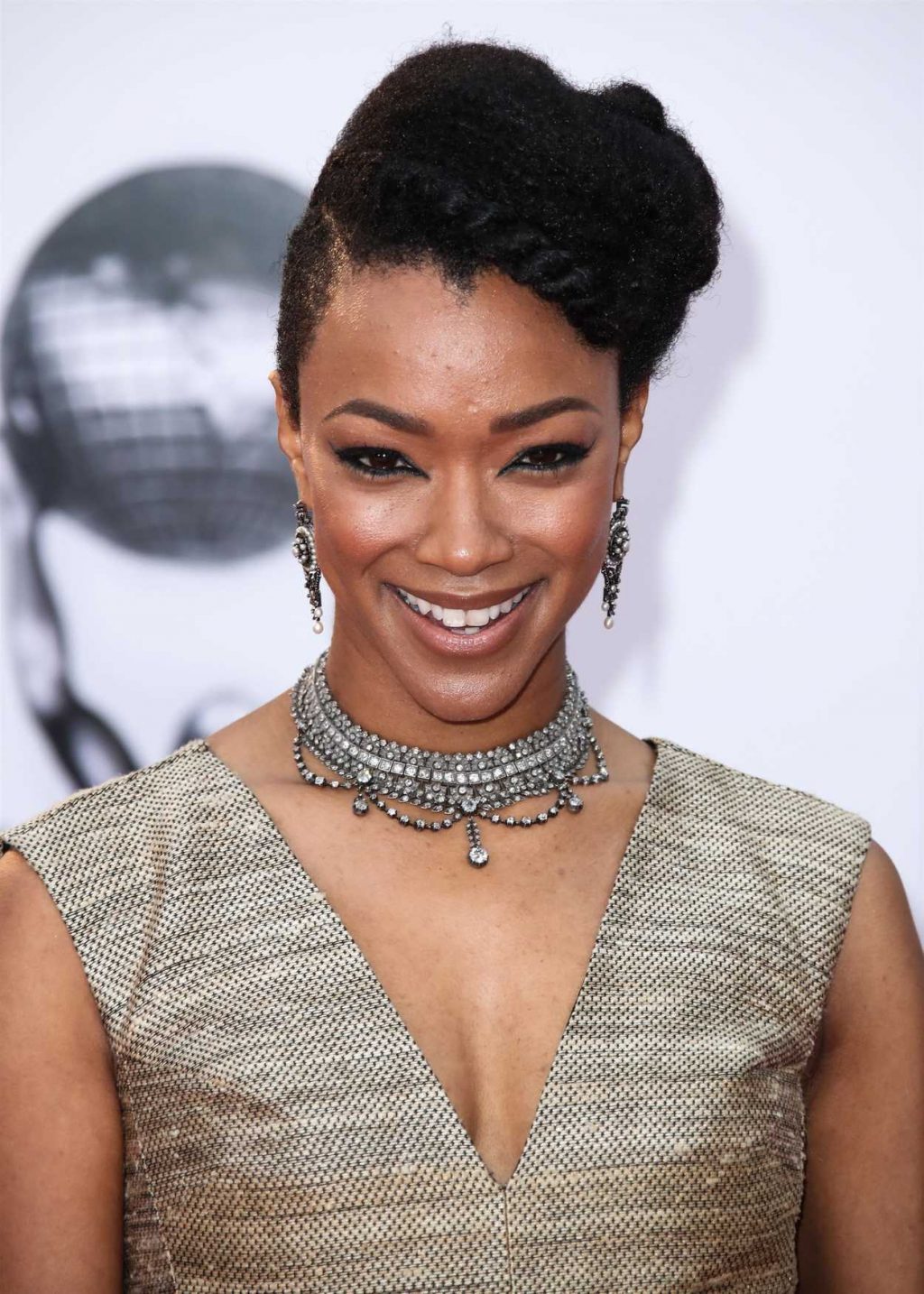 Sonequa Martin-Green Sexy (7 Photos)