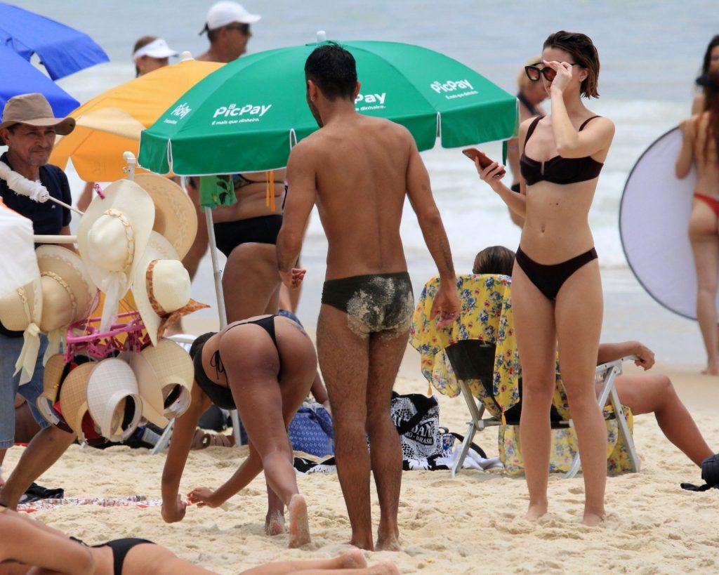 Sexy Tina Kunakey Enjoys Her Vacation in Rio de Janeiro (90 Photos)