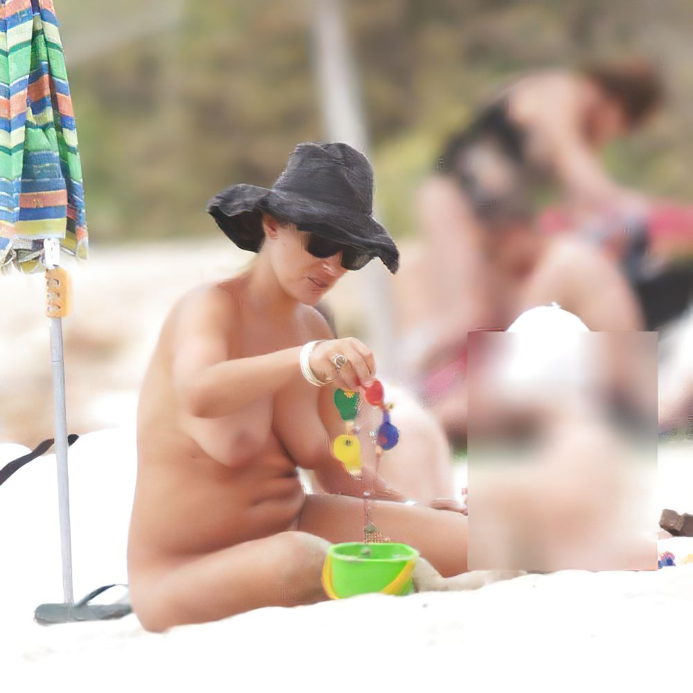 Camila Raznovich Nude &amp; Sexy (64 Photos)