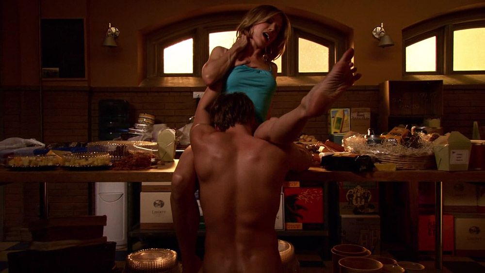 Then we have a hot scene of Julie Bowen from Modern Family