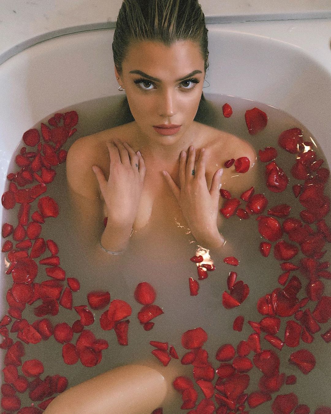 Alissa Violet poses naked in a new Valentine’s Day photoshoot in the bath w...