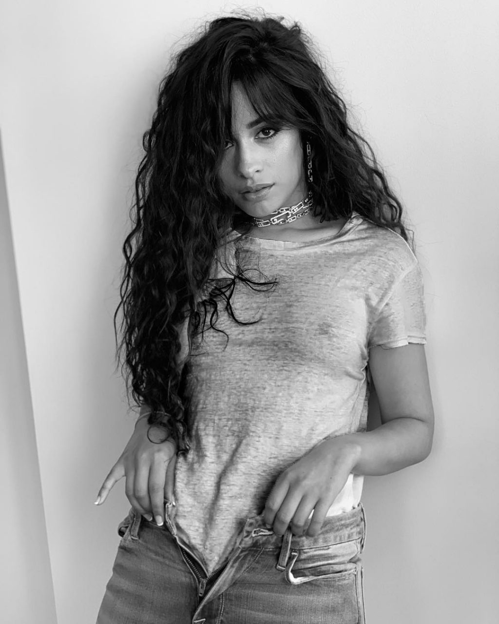 Camila Cabello’s Tits in a White T-Shirt (4 Photos)