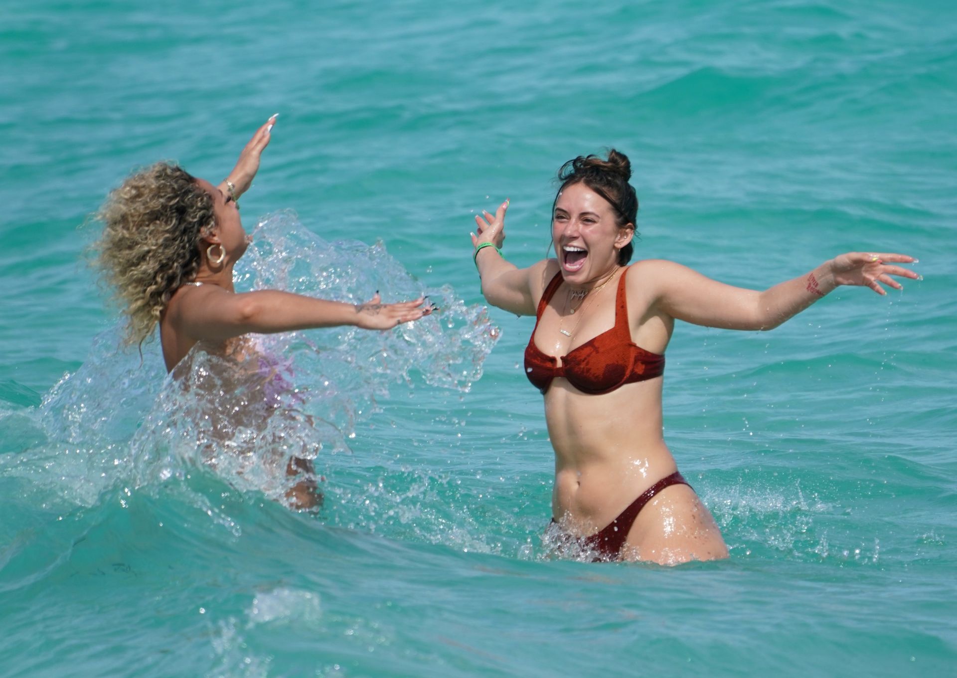 American Singer DaniLeigh Wows In A Bikini At The Beach In Miami (20 Photos...