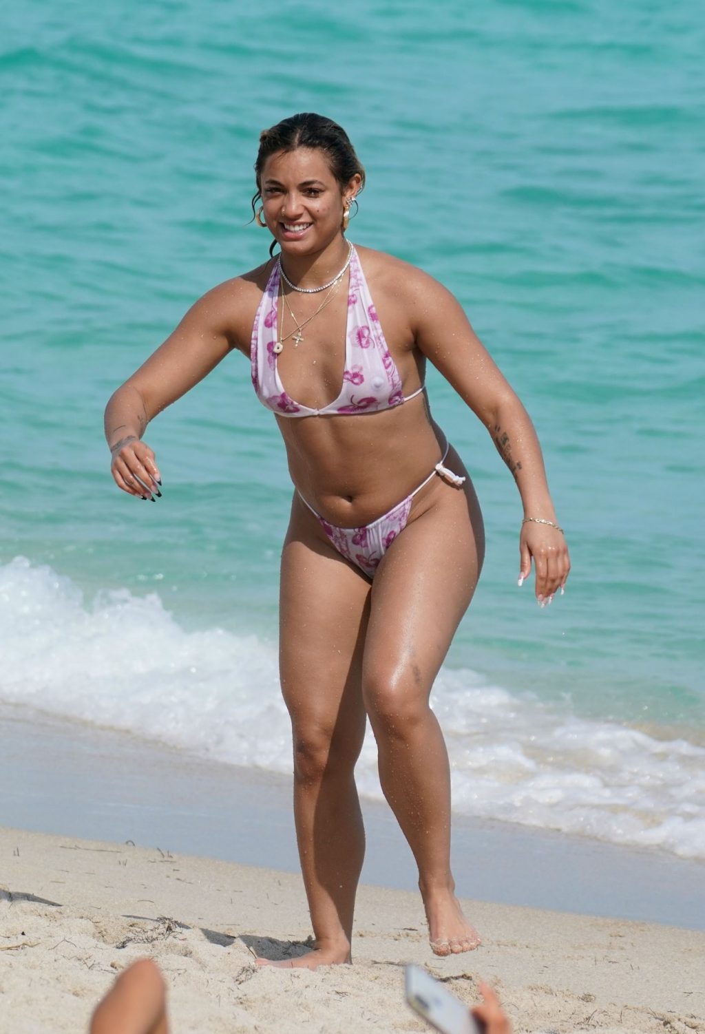 American Singer DaniLeigh Wows In A Bikini At The Beach In Miami (20 Photos)