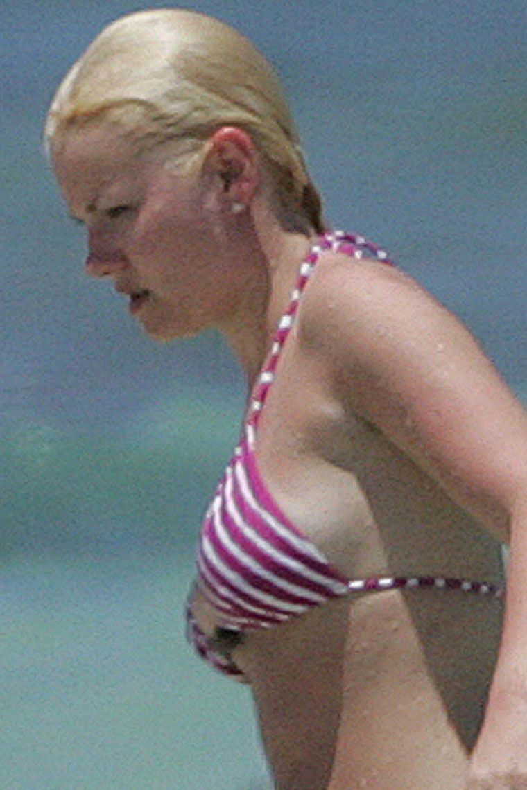 Elisha Cuthbert Nude &amp; Sexy (240 Photos + GIFs &amp; Videos)