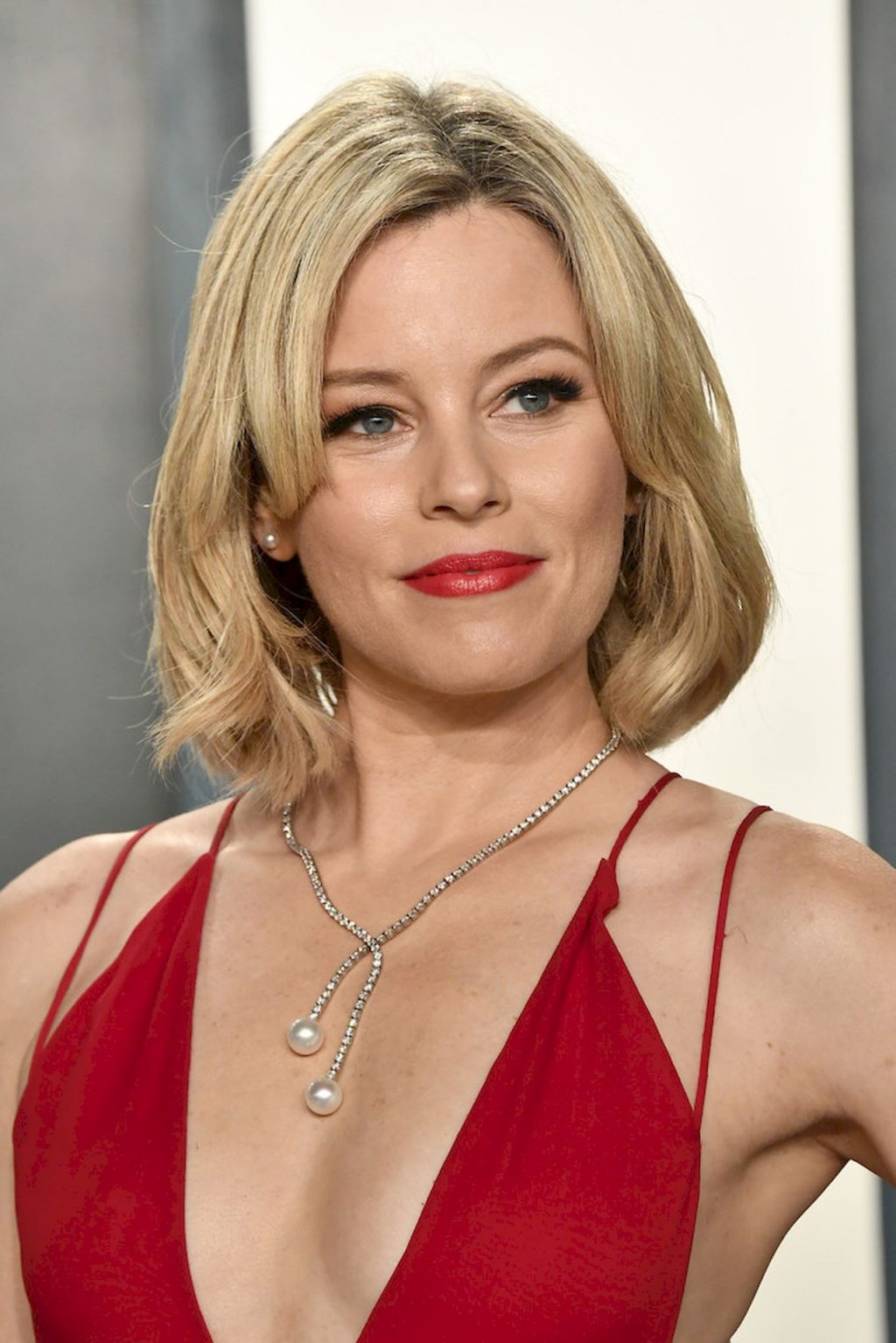 Elizabeth Banks Looks Sexy in a Red Dress at the 2020 Vanity Fair Oscar Party (12 Photos)