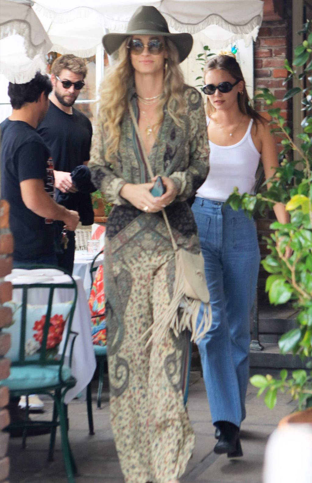 Liam Hemsworth’s Girlfriend Gabriella Brooks Goes Braless For Lunch With His Family (17 Photos)