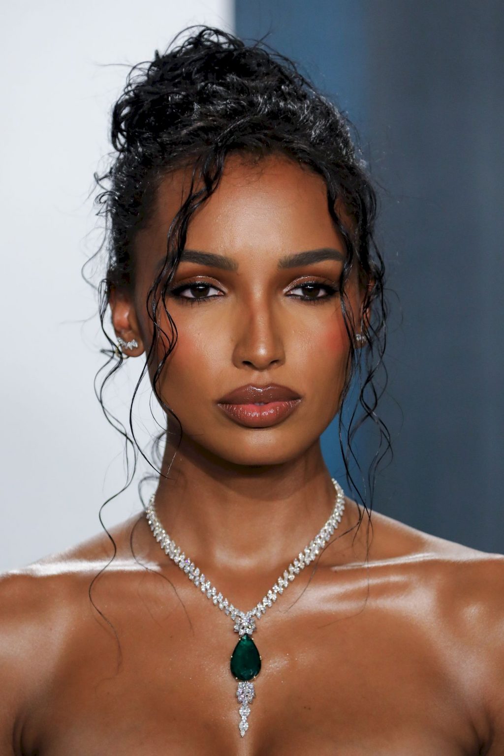 Jasmine Tookes Wows With Her Cleavage at the Vanity Fair Oscar Party (26 Photos + GIF &amp; Video)