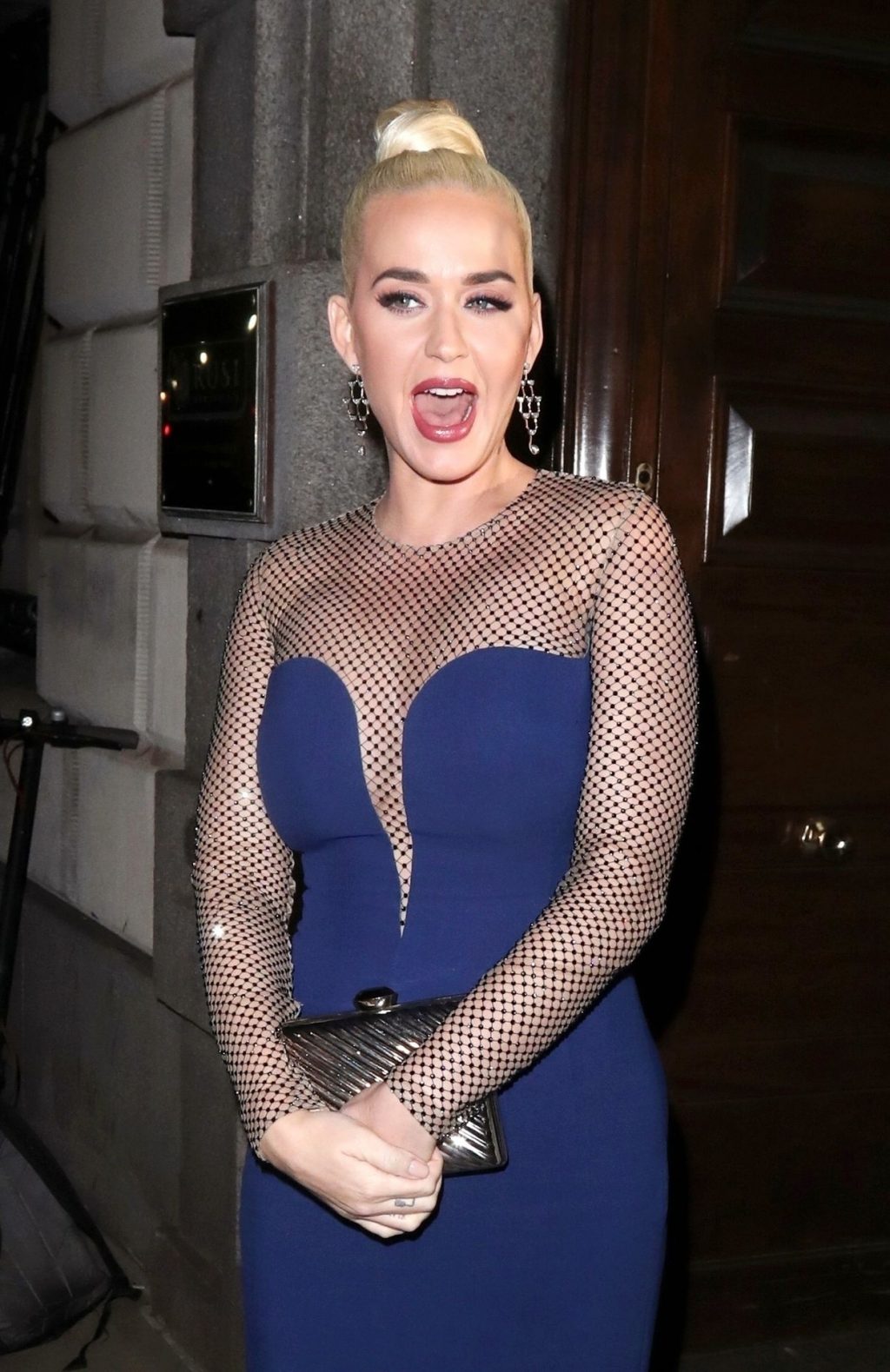 Katy Perry Puts on an Eye-Popping Display in London (52 Photos)