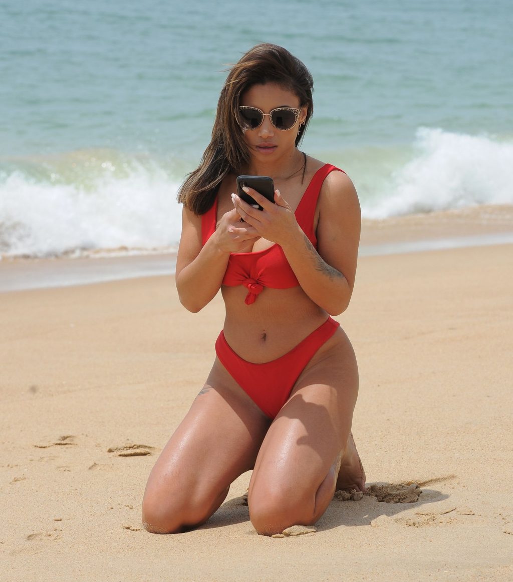 Kayleigh Morris Seen Enjoying A Day On The Beach In Tenerife (23 Photos)