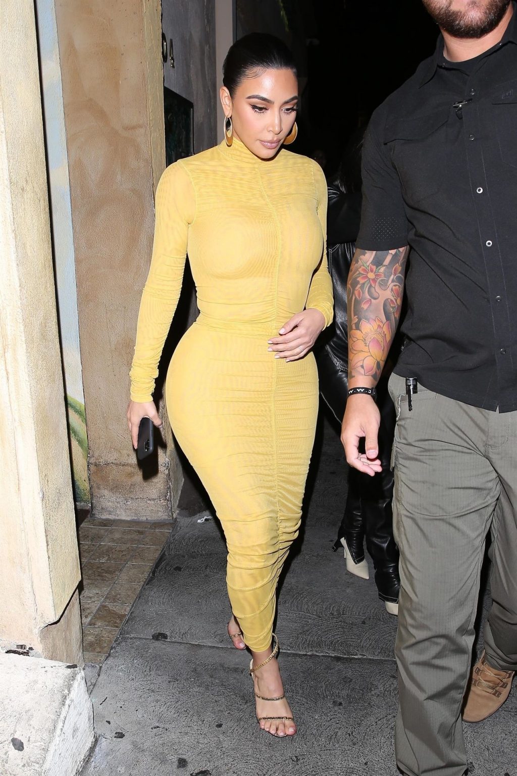 Kim Kardashian Departs After a Family Dinner at Carousel (39 Photos)