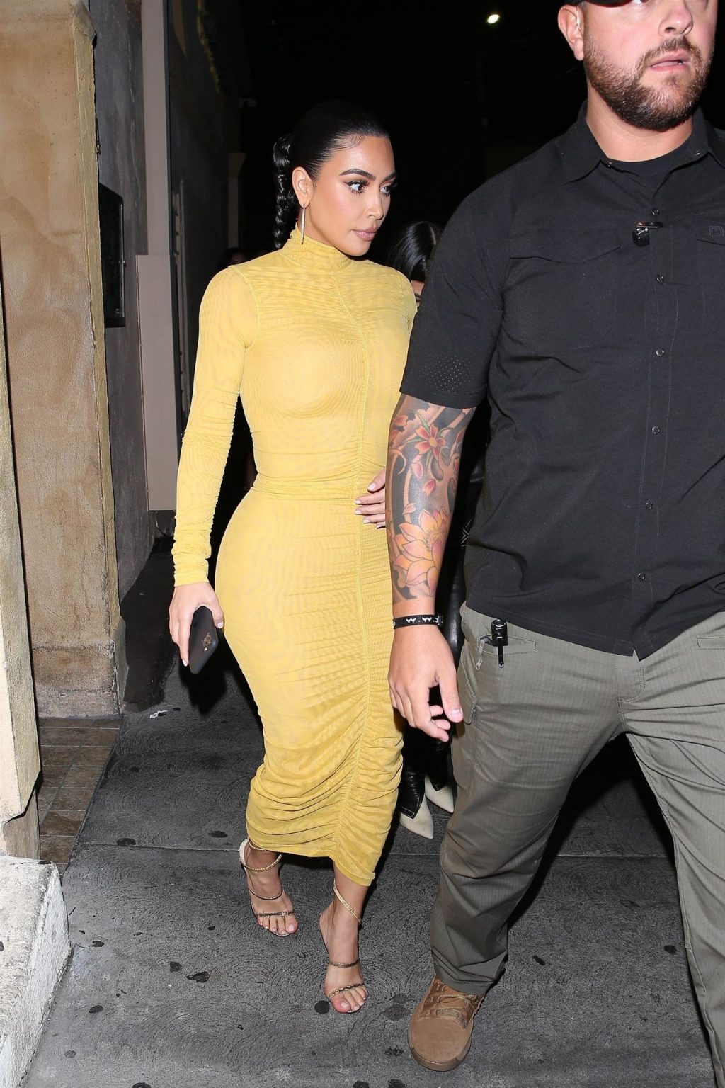 Kim Kardashian Departs After a Family Dinner at Carousel (39 Photos)