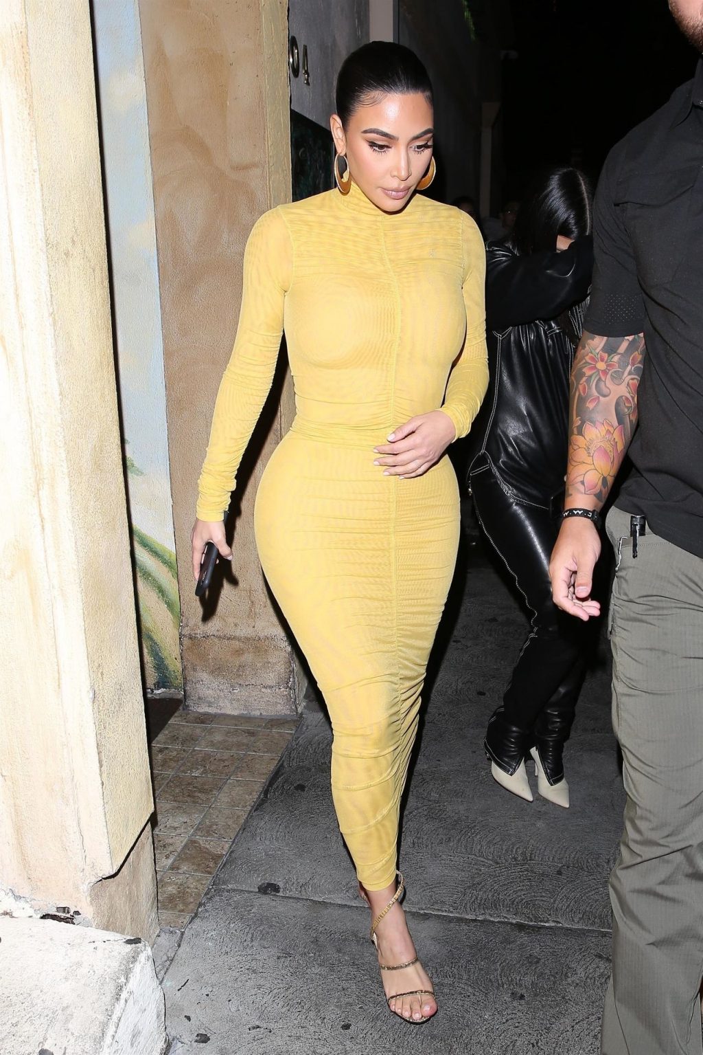 Kim Kardashian Departs After a Family Dinner at Carousel (39 Photos)