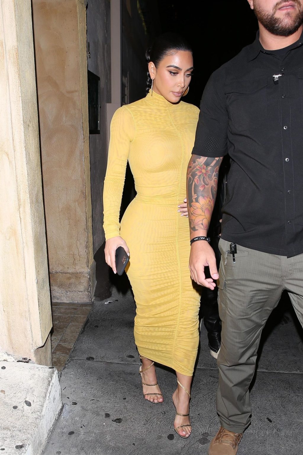 Kim Kardashian Departs After a Family Dinner at Carousel (39 Photos)