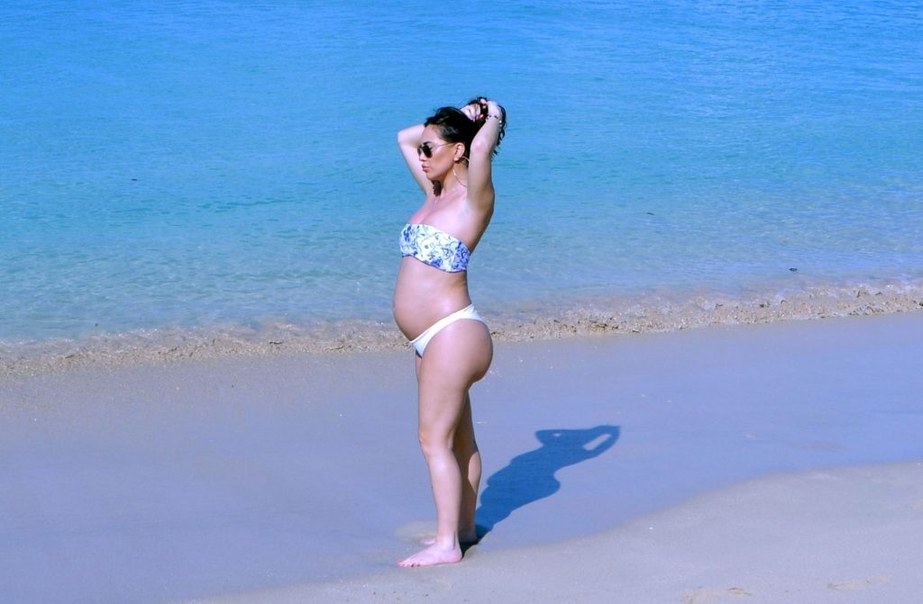 Lauryn Goodman Shows Off Her Ever-Growing Baby Bump Out in the Caribbean Sunshine of Barbados (26 Photos)