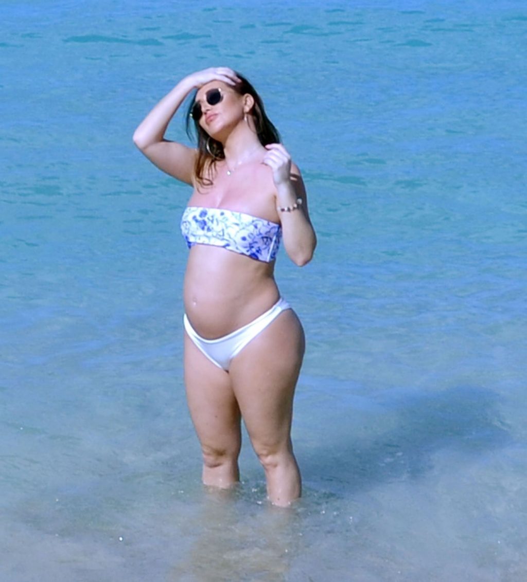 Lauryn Goodman Shows Off Her Ever-Growing Baby Bump Out in the Caribbean Sunshine of Barbados (26 Photos)