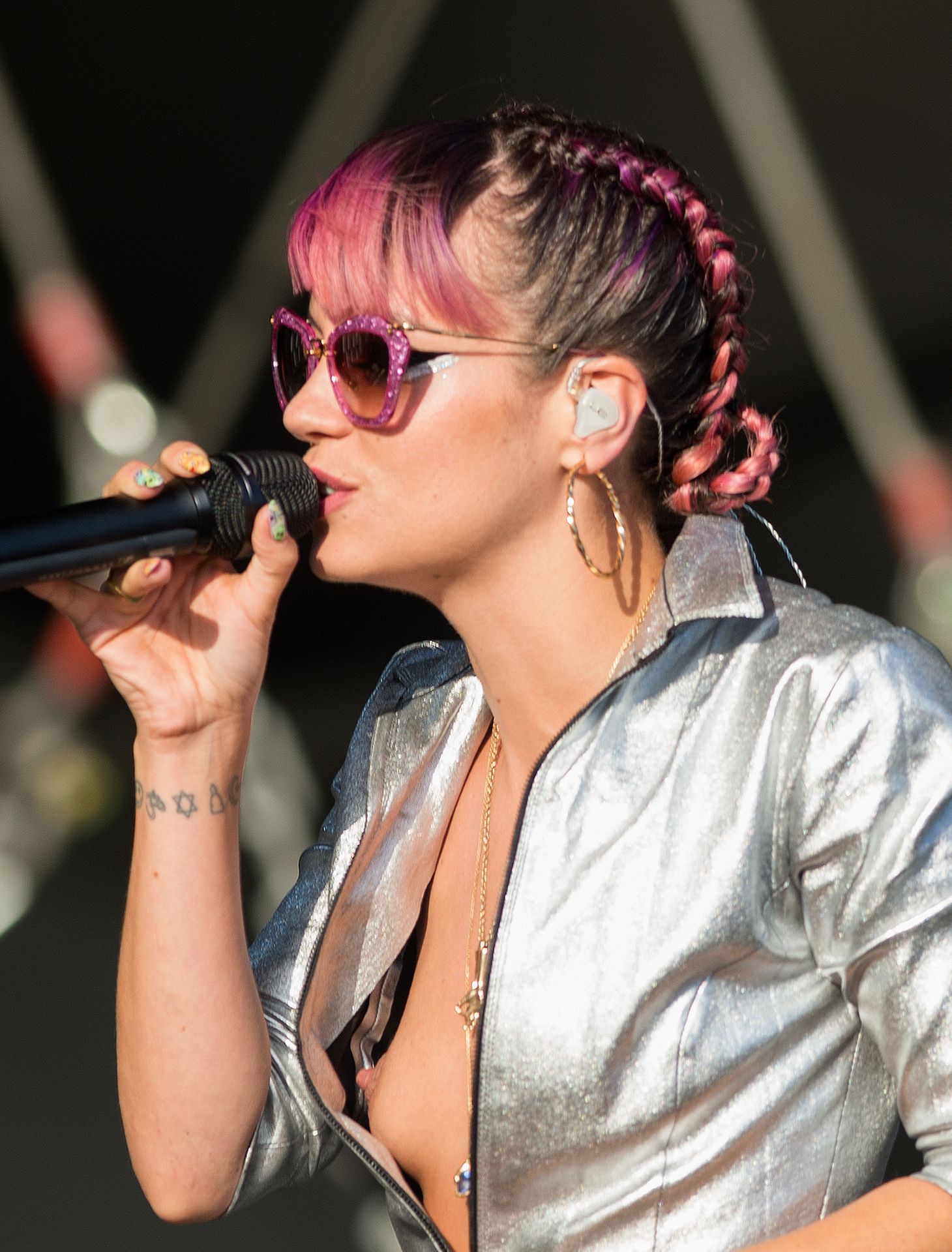 Lily Allen's Nip Slip (11 Photos)