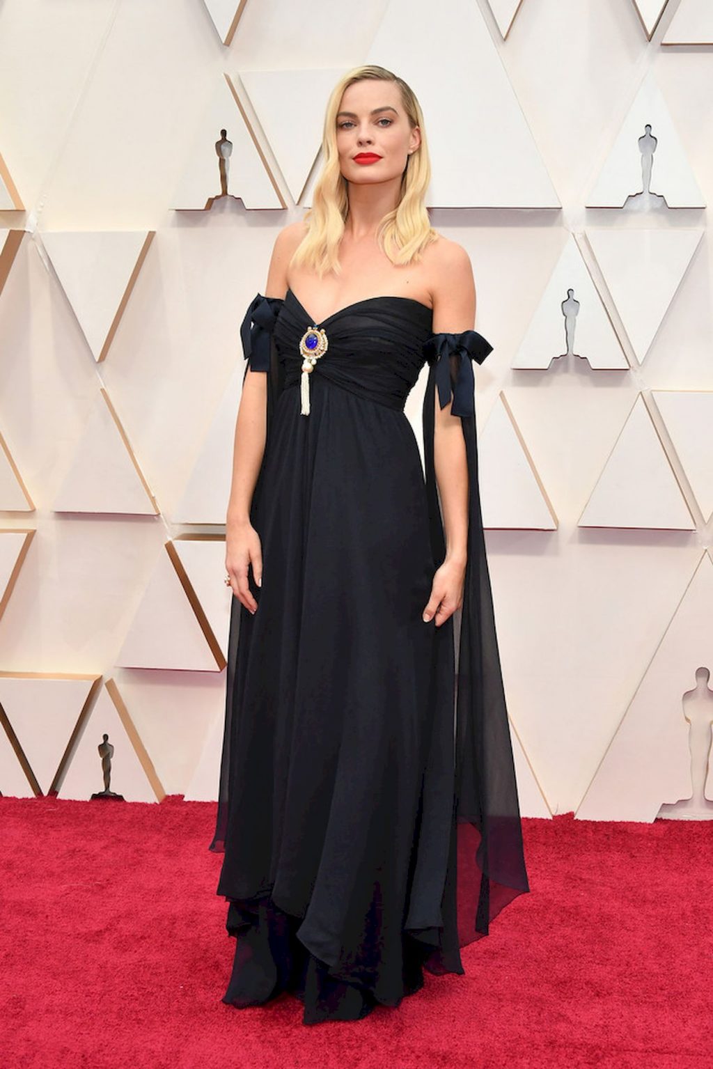 Margot Robbie Looks Beautiful on the Red Carpet of the 92nd Academy Awards (12 Photos)
