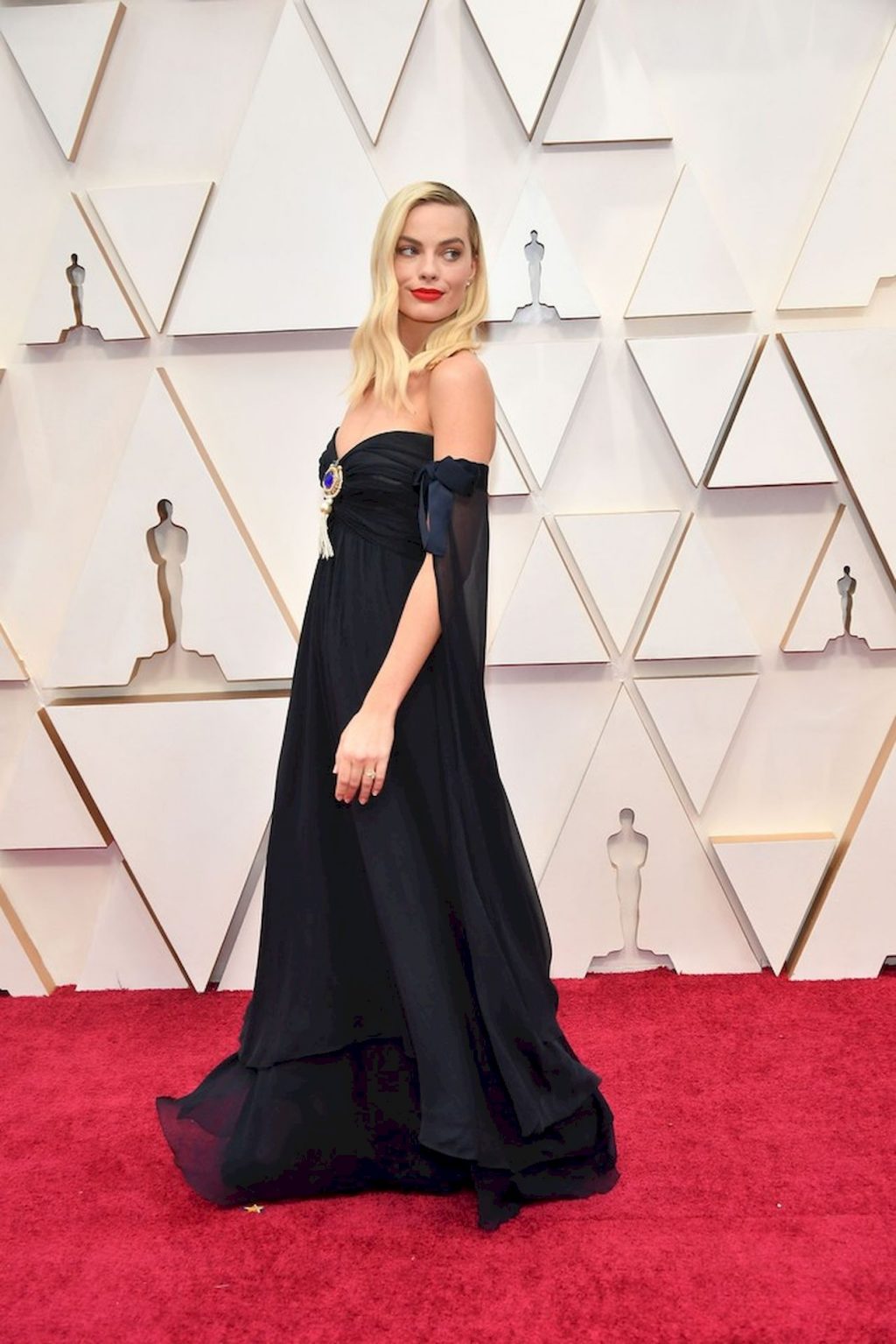 Margot Robbie Looks Beautiful on the Red Carpet of the 92nd Academy Awards (12 Photos)
