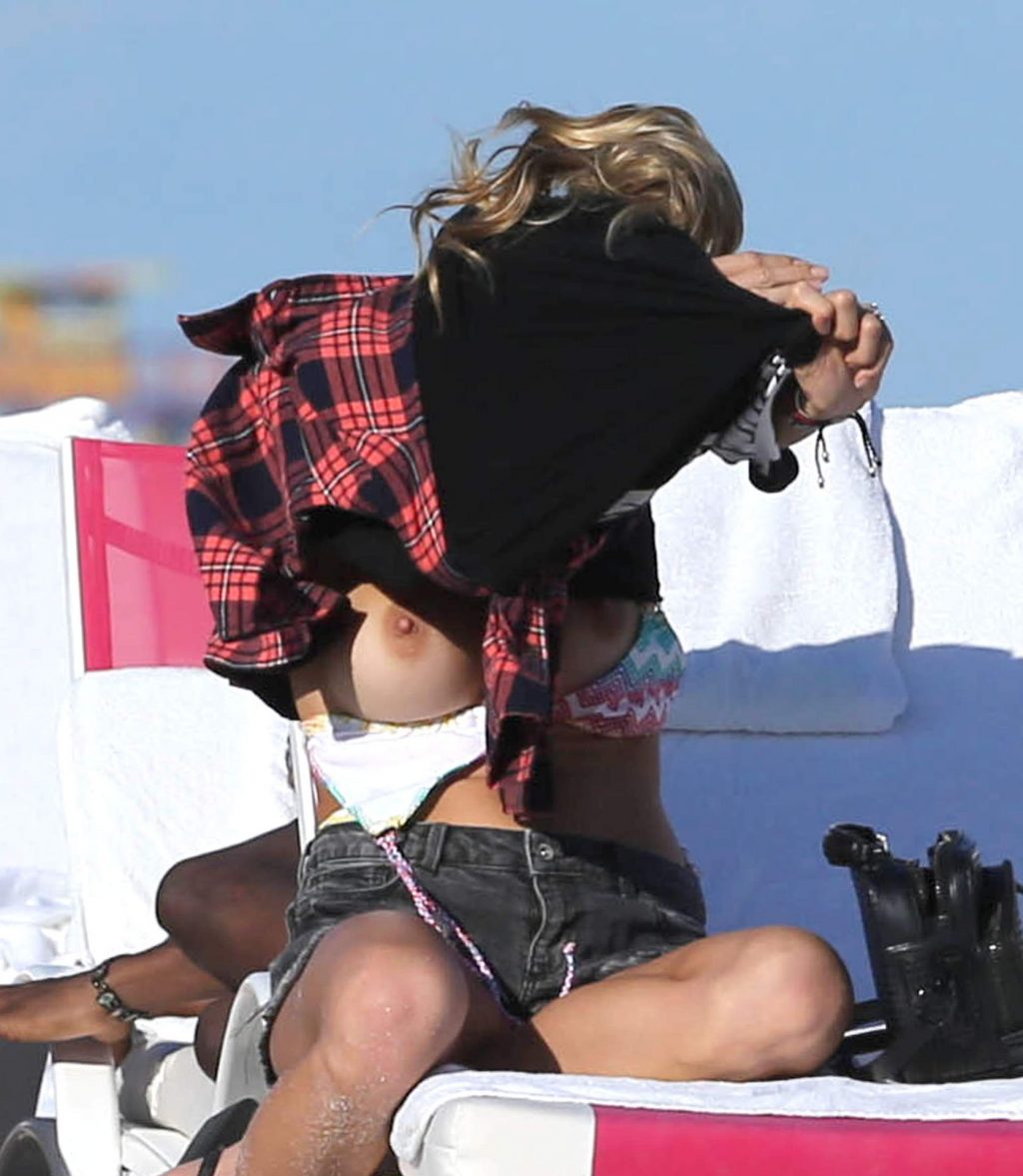 Martha Graeff Goes Topless on the beach in Miami (7 Photos)