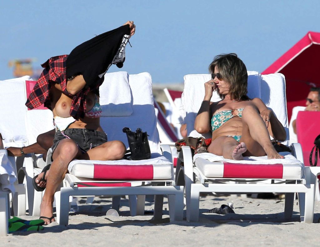 Martha Graeff Goes Topless on the beach in Miami (7 Photos)