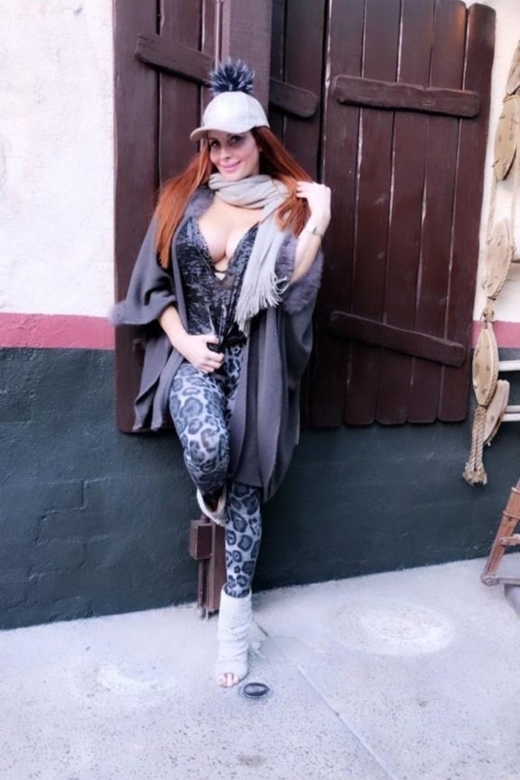 Busty Phoebe Price Enjoys a Day in Beverly Hills (18 Photos)