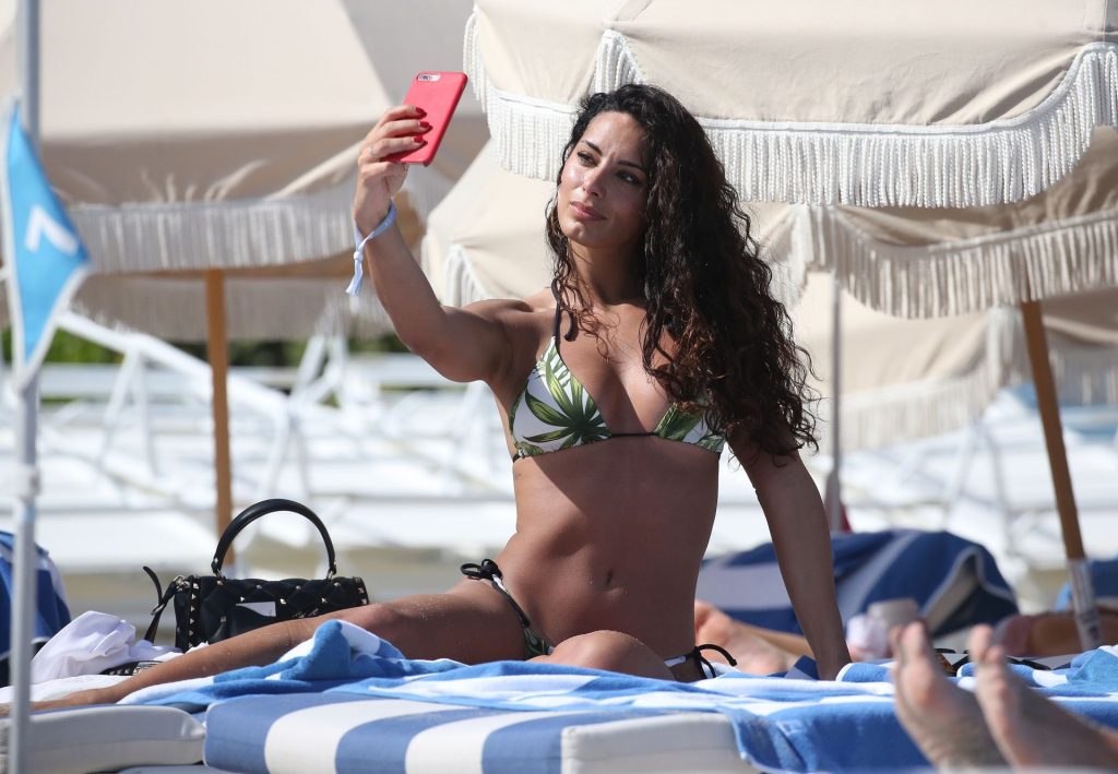 Raffaella Modugno Shows Off Her Curves in a Bikini on the Beach in Miami (28 Photos)