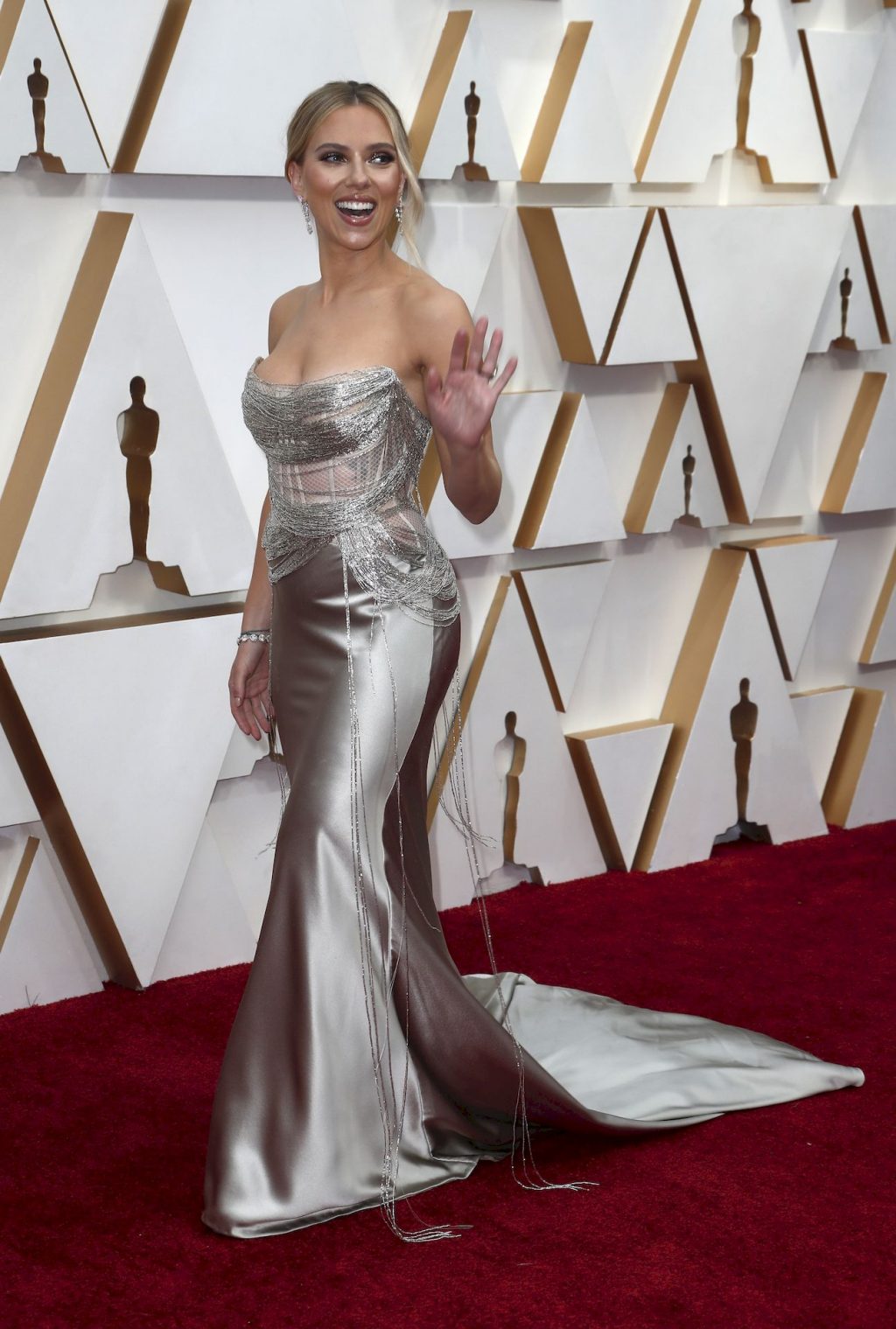 Scarlett Johansson in Oscar de la Renta Poses on the Red Carpet During the Oscars (46 Photos)
