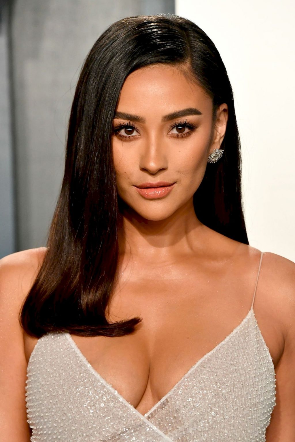 Shay Mitchell Shows Her Cleavage &amp; Sexy Legs at the 2020 Vanity Fair Oscar Party (42 Photos + Video)