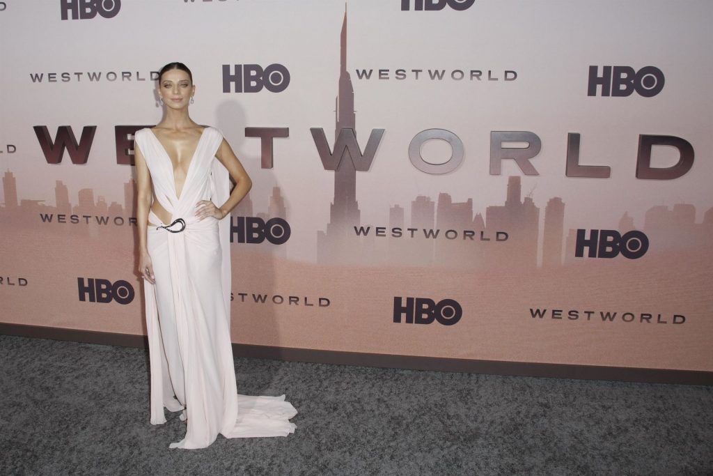 Angela Sarafyan Shows Her Cleavage at the Premiere of HBO’s Westworld Season 3 (24 Photos)