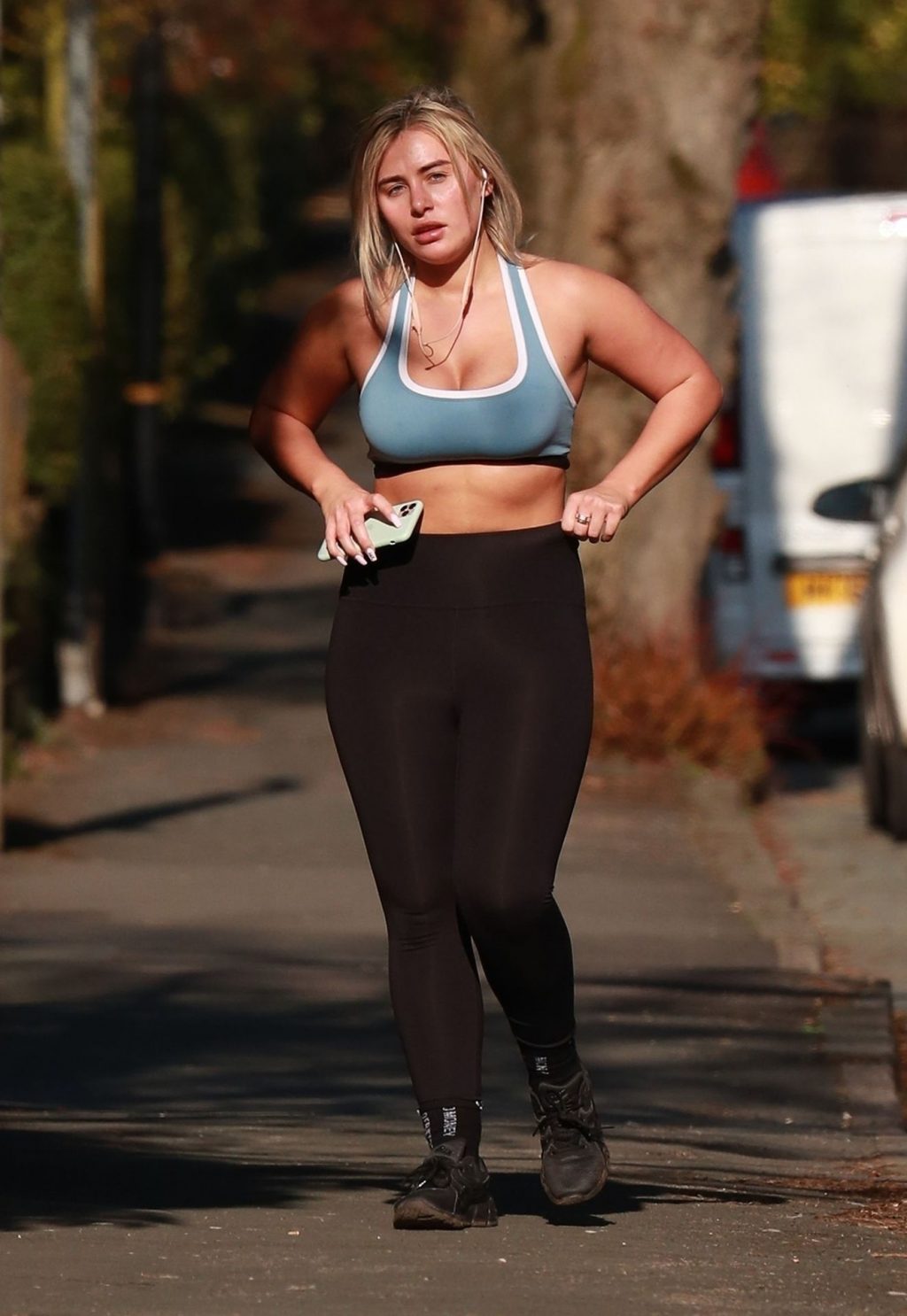 Ellie Brown Stays in Shape with Her Allowed Once a Day of Exercise (23 Photos)