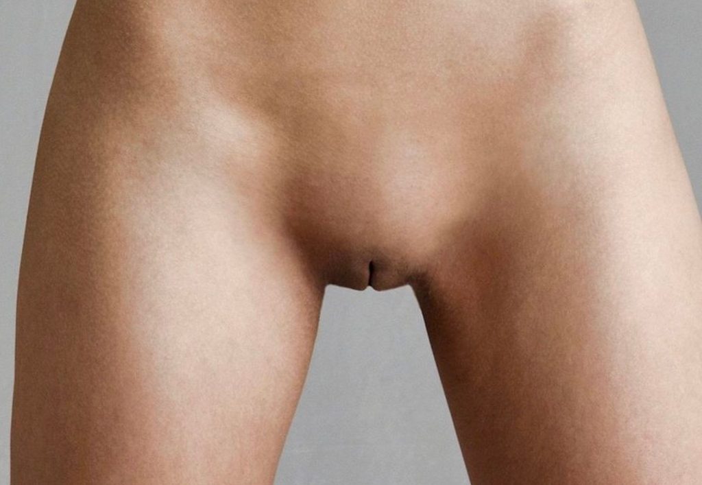 Emily Ratajkowski Nude Full Frontal (5 Photos)