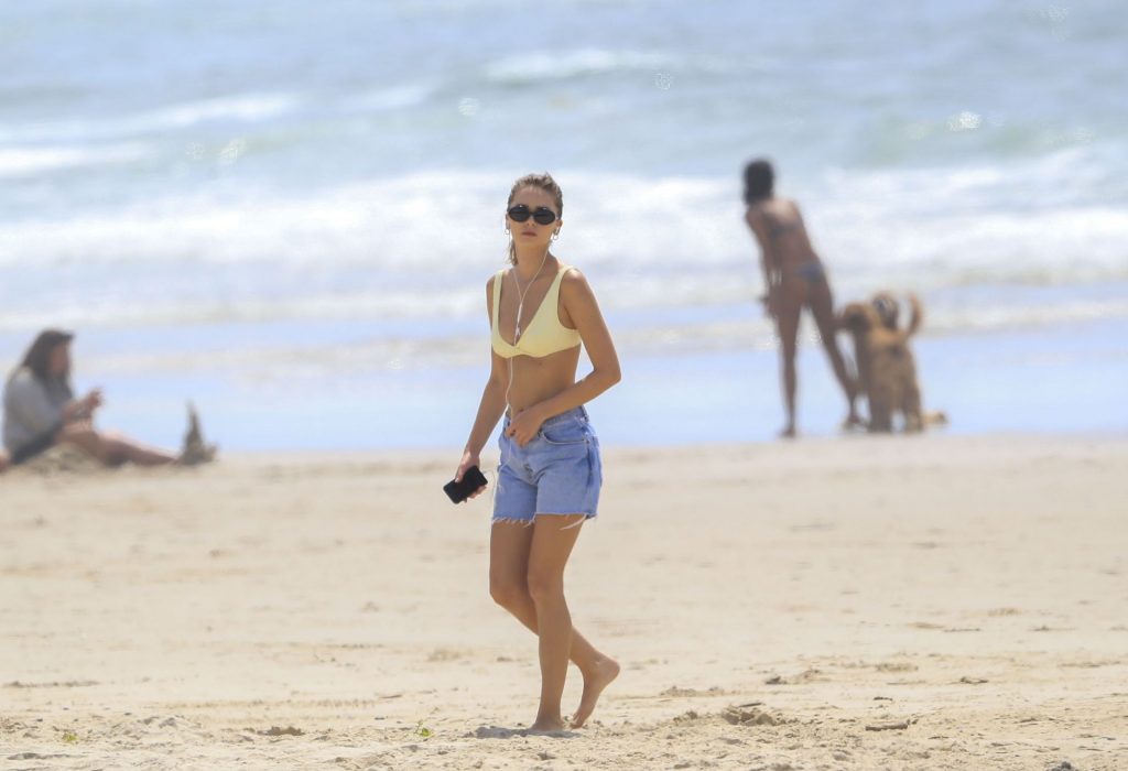 Gabriella Brooks Is Spotted On A Byron Bay Beach (25 Photos)