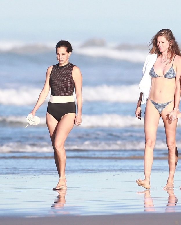 Gisele Bundchen Takes Her Morning Walk In Costa Rica Photos Thefappening