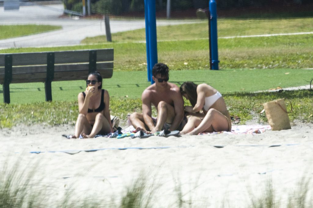 Hannah Brown &amp; Tyler Cameron Enjoy Beach Volleyball Session With Pals (40 Photos)