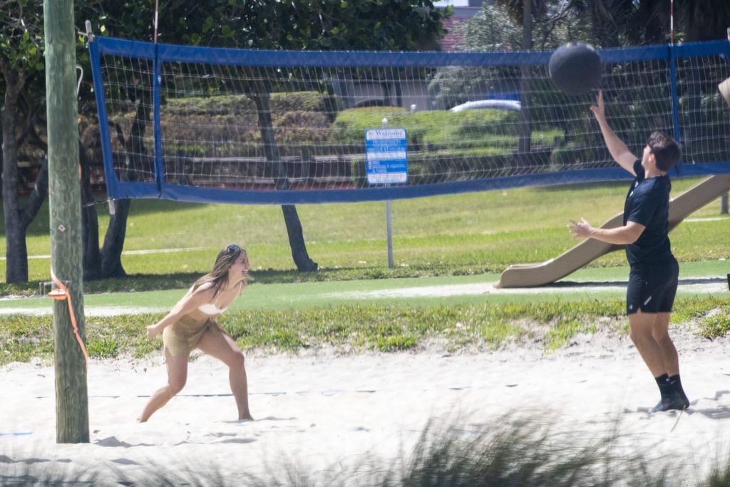 Hannah Brown &amp; Tyler Cameron Enjoy Beach Volleyball Session With Pals (40 Photos)