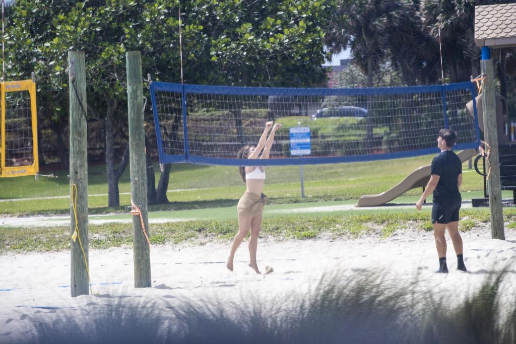 Hannah Brown &amp; Tyler Cameron Enjoy Beach Volleyball Session With Pals (40 Photos)