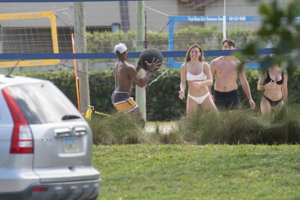 Hannah Brown &amp; Tyler Cameron Enjoy Beach Volleyball Session With Pals (40 Photos)