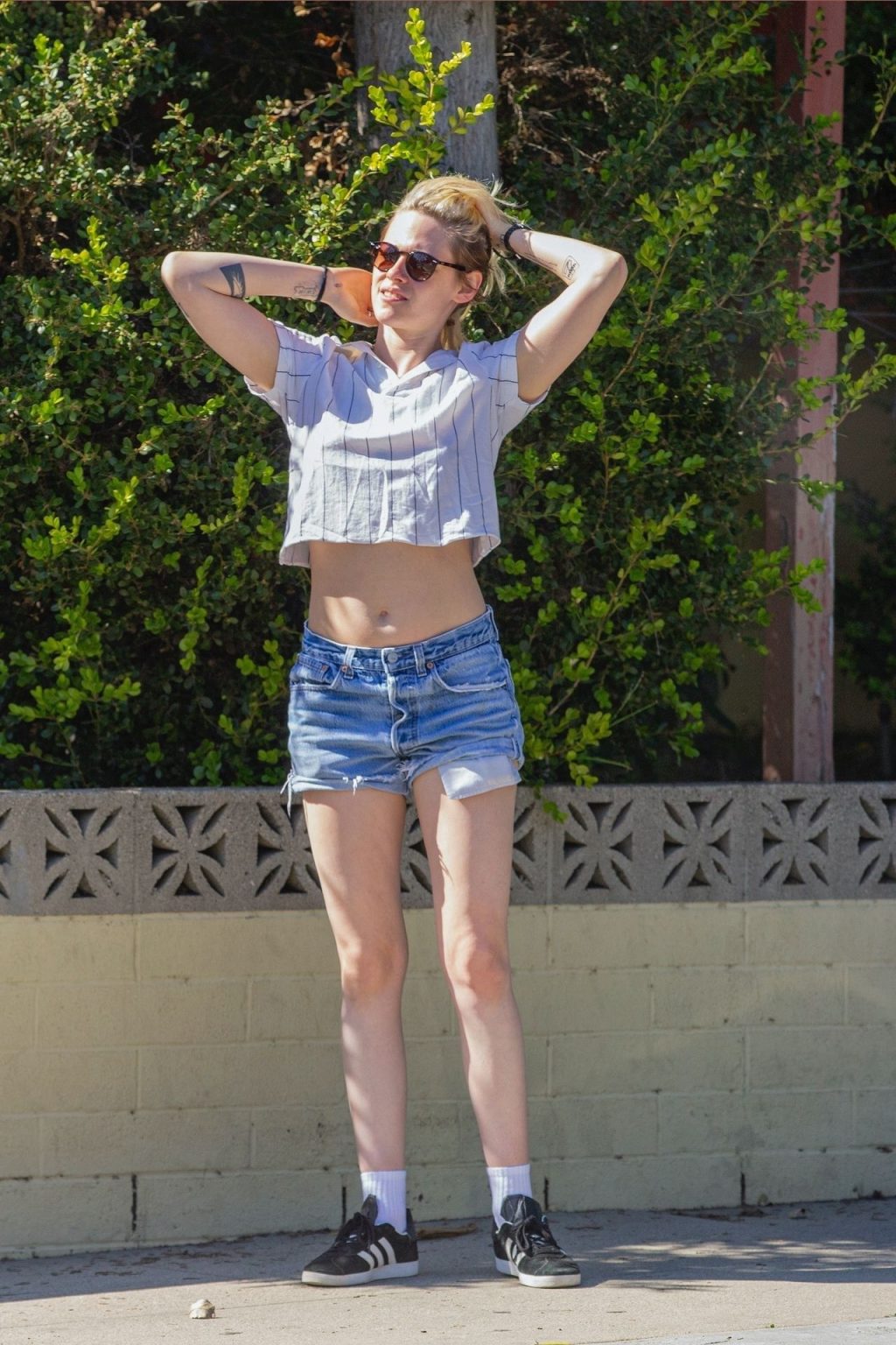 Kristen Stewart Cools Off While Helping a Friend Move in LA (56 Photos)
