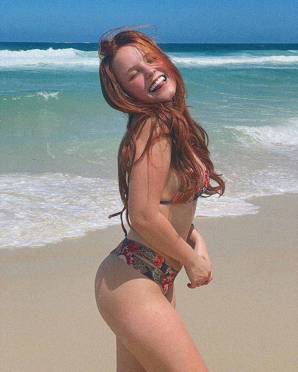 Larissa Manoela Displays Her Sexy Booty on the Beach (11 Photos)