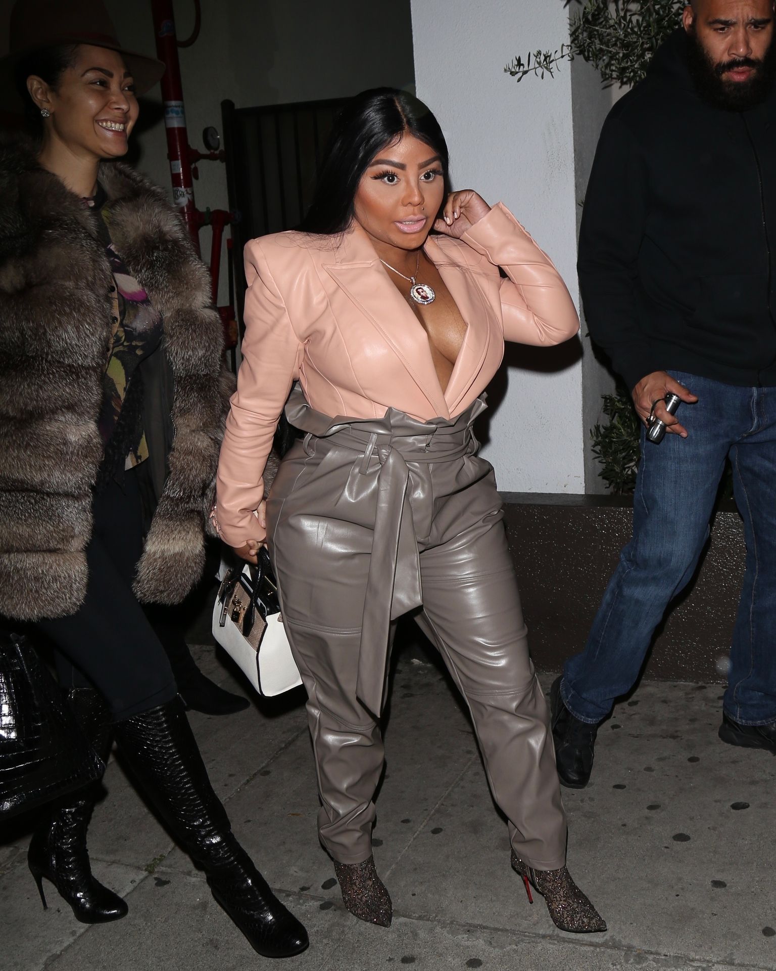 Lil' Kim Seen Outside Craig’s Restaurant in West Hollywood (163 Photos...