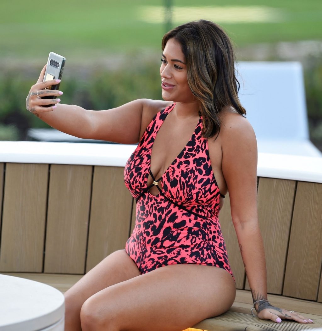 Malin Andersson Shows Off Her Lucious Curves in Chester (25 Photos)