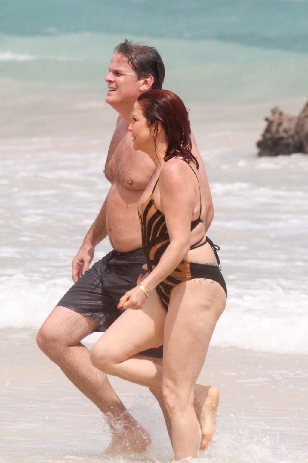 Slash’s Ex-Wife Perla Ferrar is Living Life on the Beach (32 Photos)