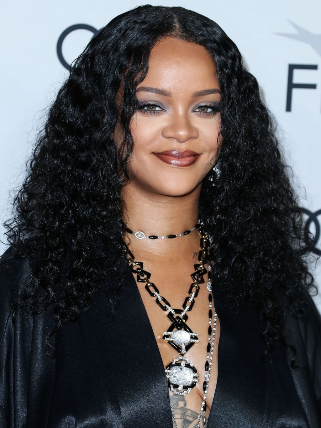Rihanna’s Charity Donates $5 Million for Global Coronavirus COVID-19 Pandemic Relief (25 Photos)