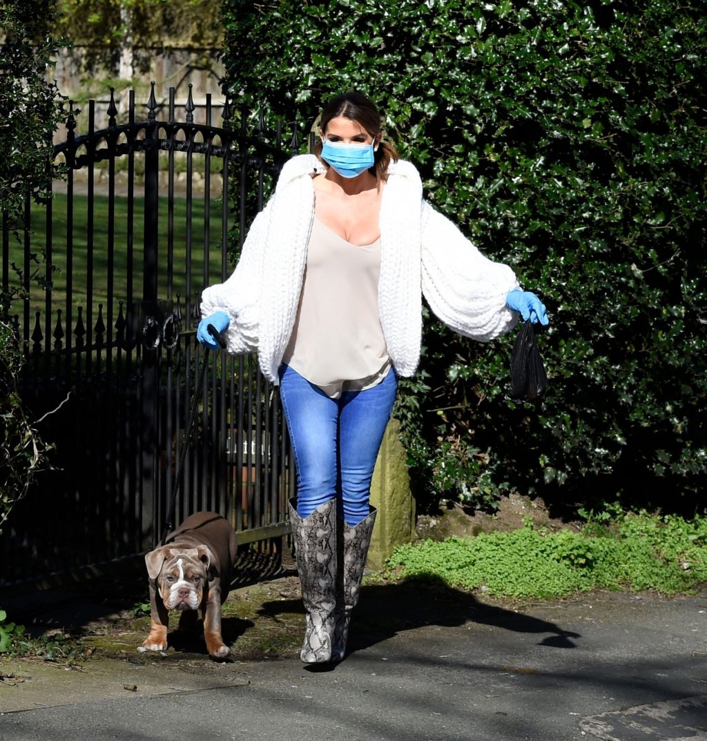 Tanya Bardsley Is walking with her Dog in Mask and Gloves in Cheshire (11 Photos)