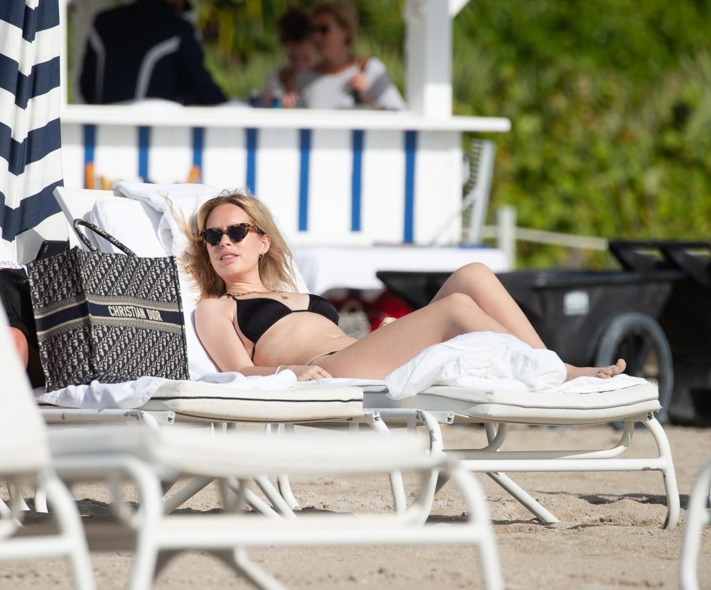 Tanya Burr Shows Off Her Bikini Body on the Beach in Miami (12 Photos)