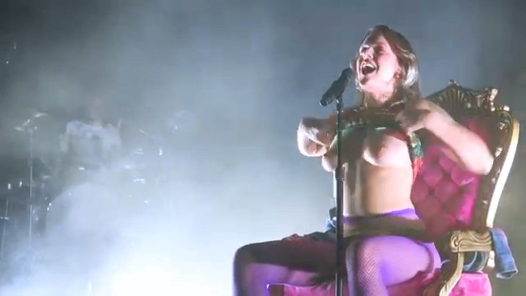 Tove Lo Goes Topless on Stage in Canada (5 Photos)