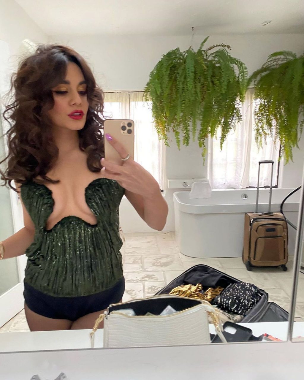 Vanessa Hudgens Shows Her Tits (3 Photos)