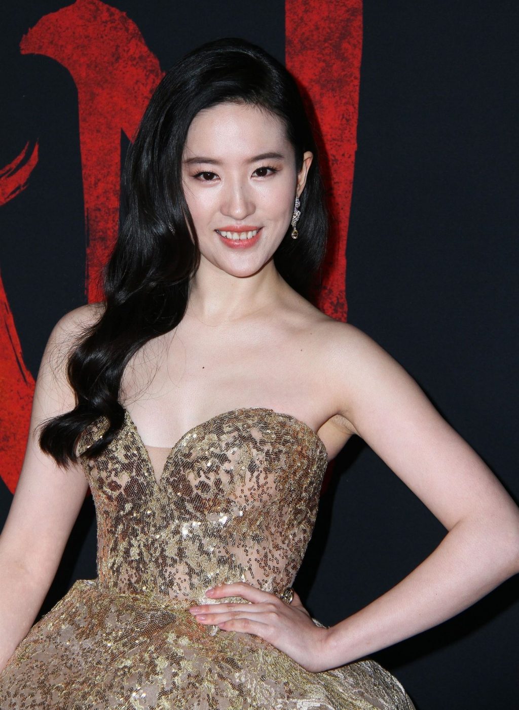 Yifei Liu Shines at the Premiere of Mulan in Los Angeles (16 Photos)