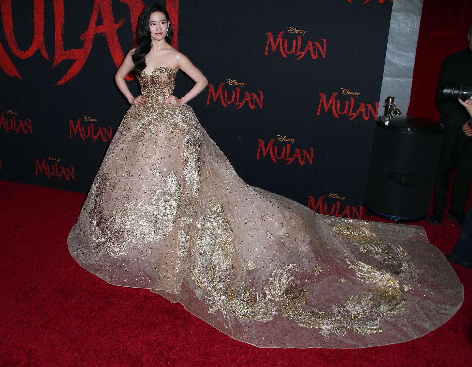 Yifei Liu Shines At The Premiere Of Mulan In Los Angeles 16 Photos 